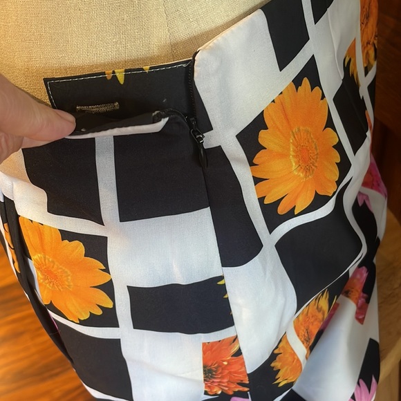 Golf Skirt / Skort - Picture 5 of 8